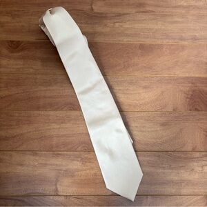 Elegant Cream Tie